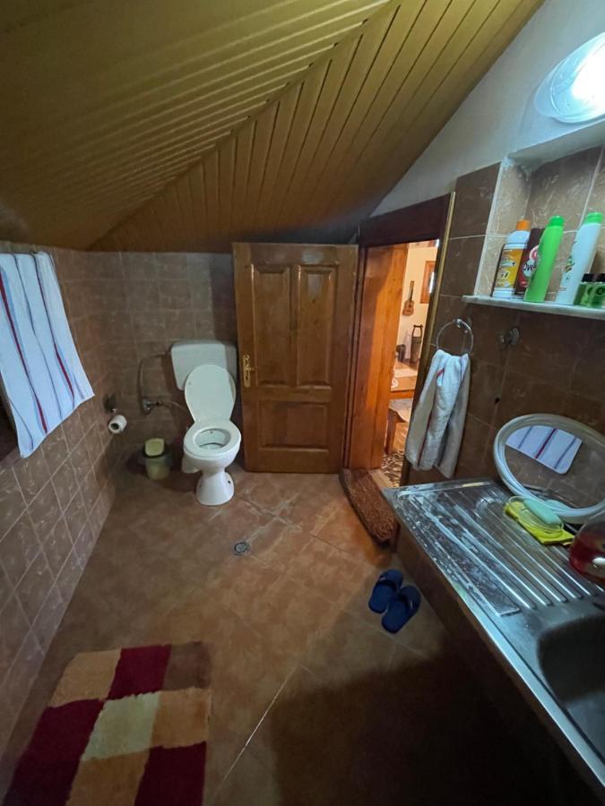Raisa Guesthouse 12 Berat Exterior photo
