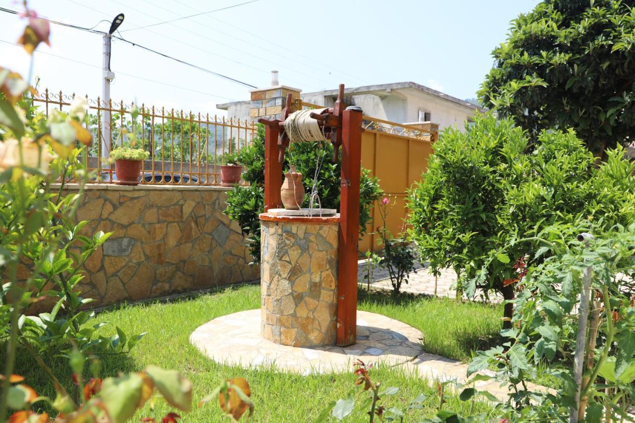 Raisa Guesthouse 12 Berat Exterior photo