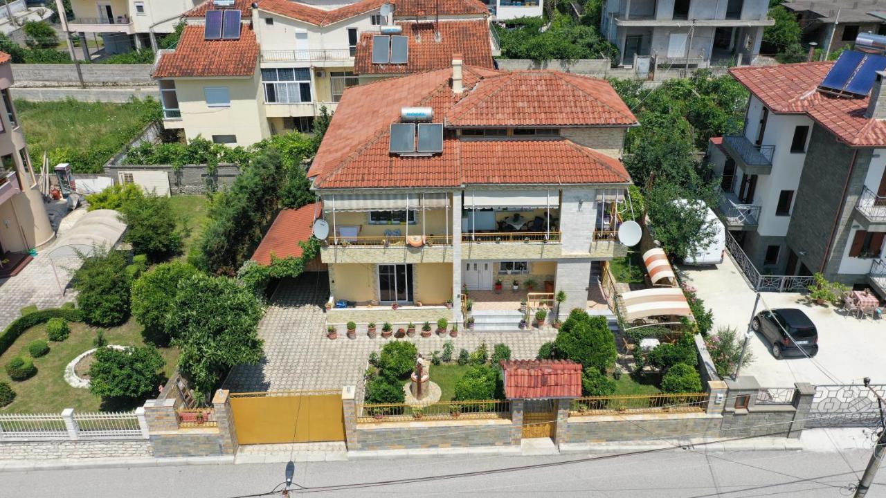 Raisa Guesthouse 12 Berat Exterior photo