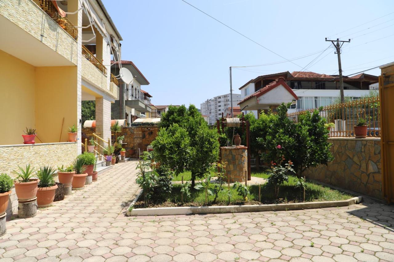 Raisa Guesthouse 12 Berat Exterior photo
