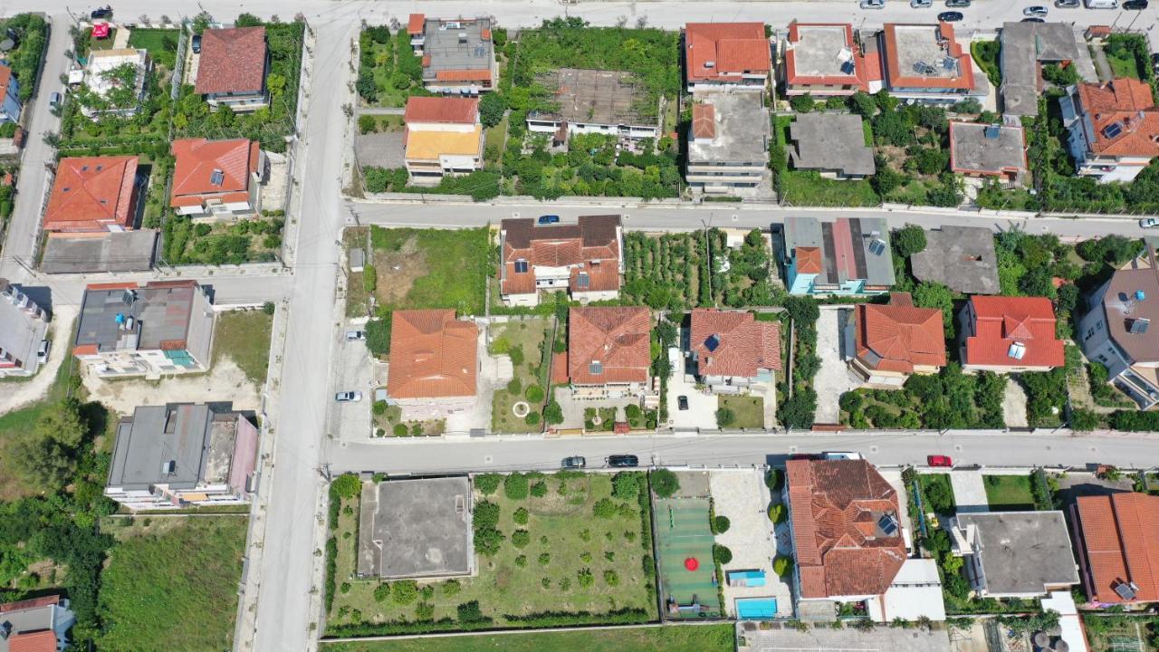 Raisa Guesthouse 12 Berat Exterior photo