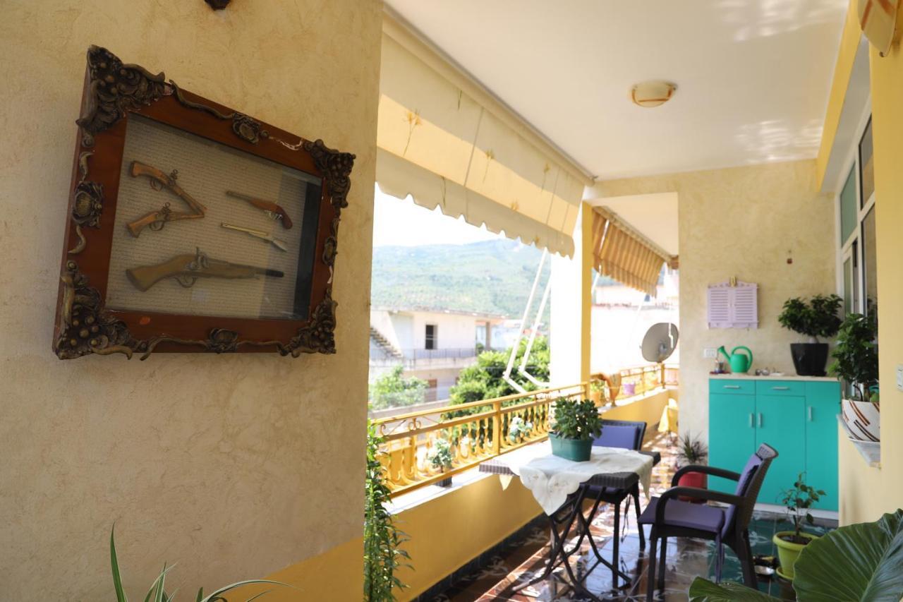 Raisa Guesthouse 12 Berat Exterior photo